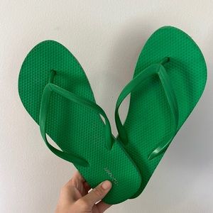 Green Old Navy Classic Flip Flops